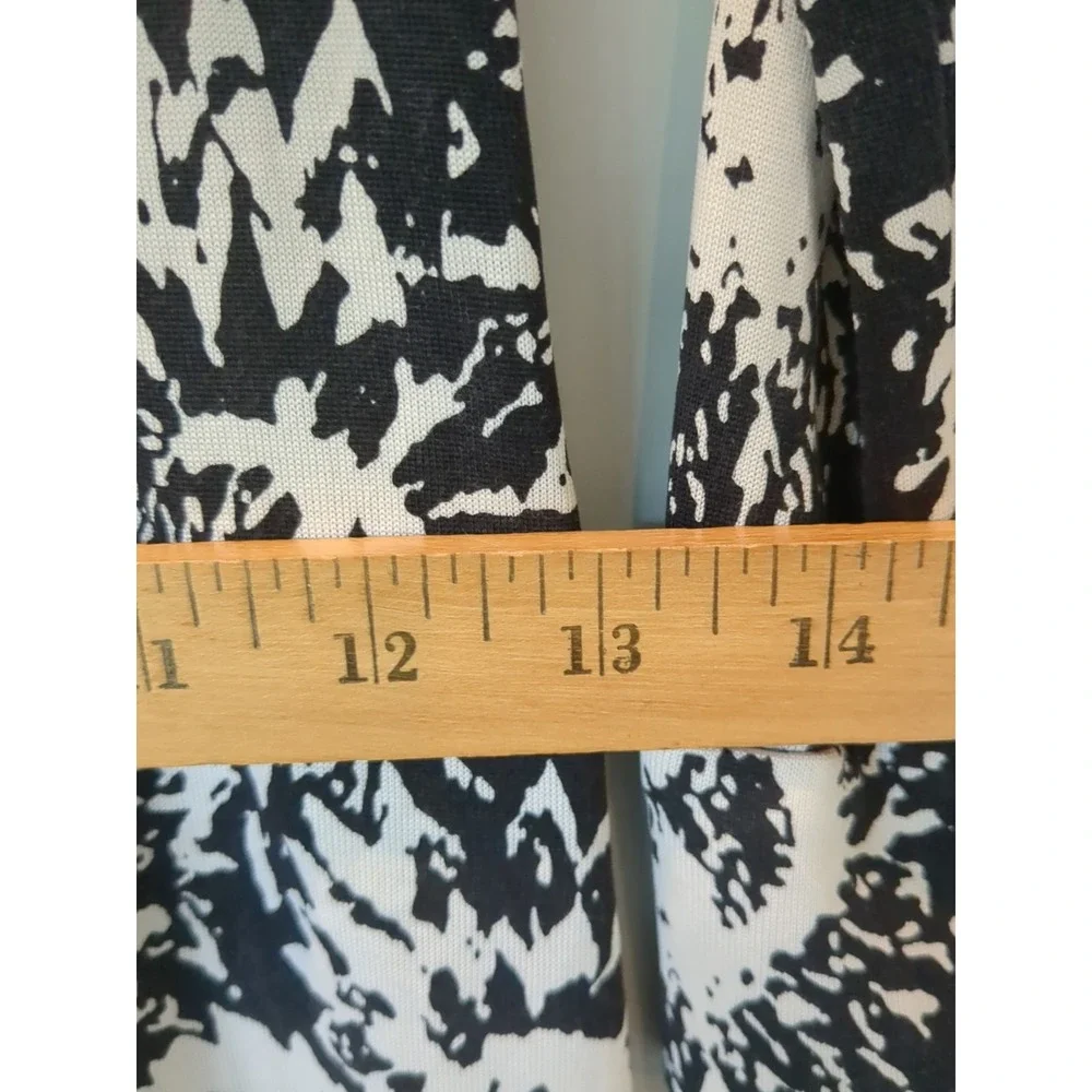 Diane Von Furstenburg Vintage Size 6 100% Silk Wrap Floral Dress‎